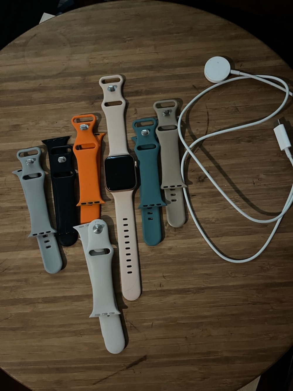 Apple Watch Bundle ⌚ + Charger + 7 Extra Bands Like New Working Condition